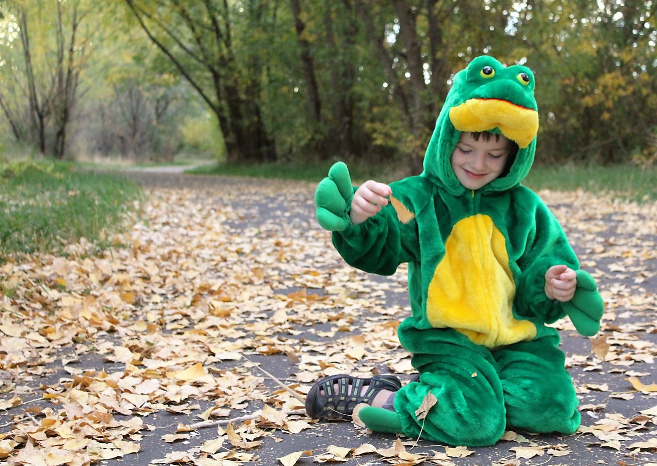 DIY Halloween Costumes at Deseret Industries for the whole family! 
